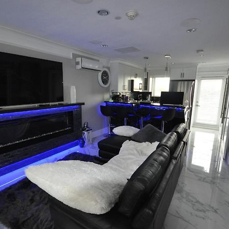 Appartamento Beautiful Bright 3 Bed Townhouse Vancouver Esterno foto