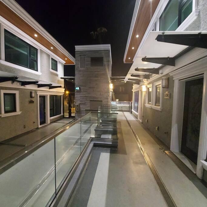 Appartamento Beautiful Bright 3 Bed Townhouse Vancouver Esterno foto