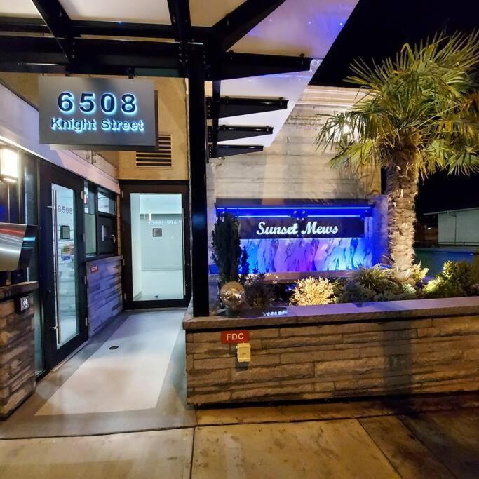 Appartamento Beautiful Bright 3 Bed Townhouse Vancouver Esterno foto