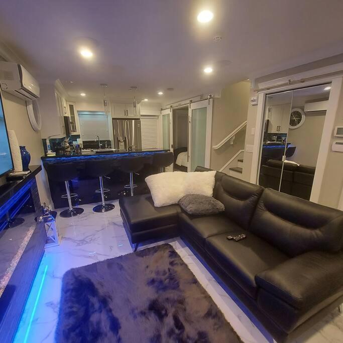Appartamento Beautiful Bright 3 Bed Townhouse Vancouver Esterno foto