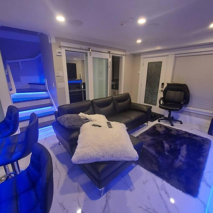 Appartamento Beautiful Bright 3 Bed Townhouse Vancouver Esterno foto
