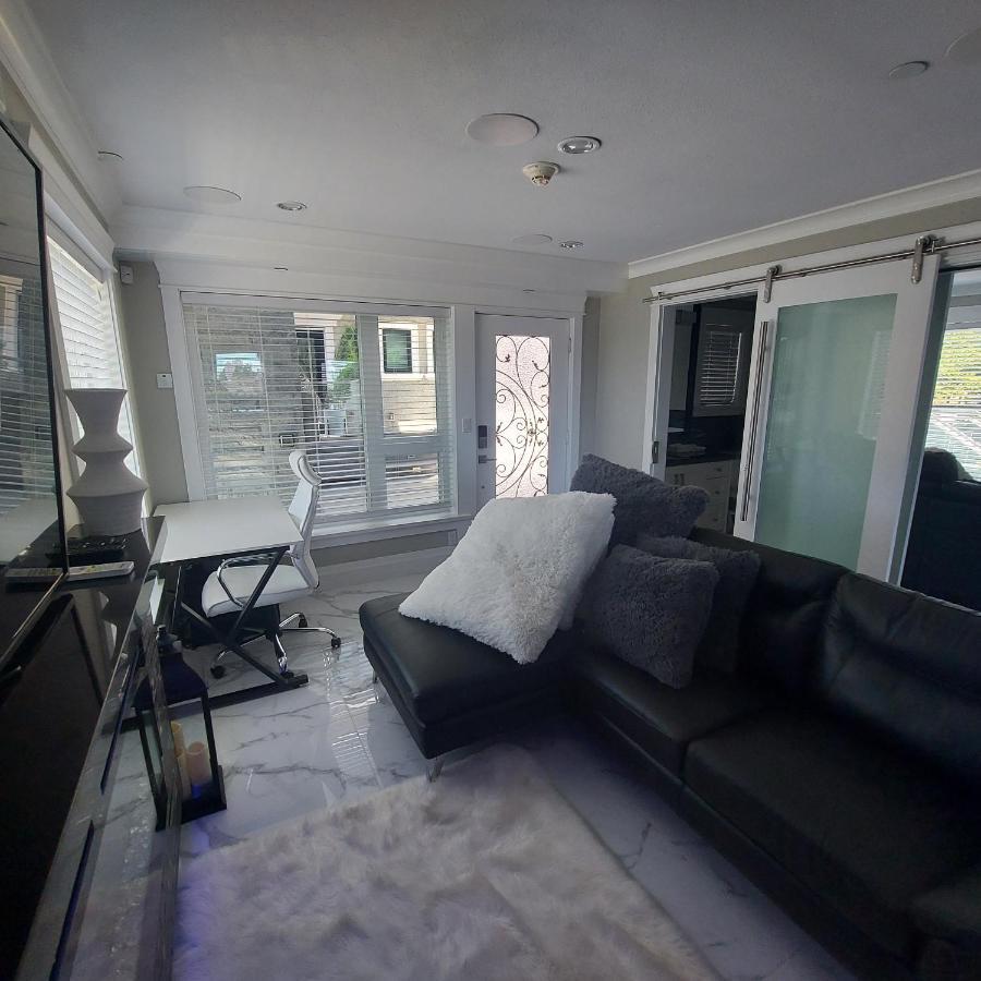 Appartamento Beautiful Bright 3 Bed Townhouse Vancouver Esterno foto