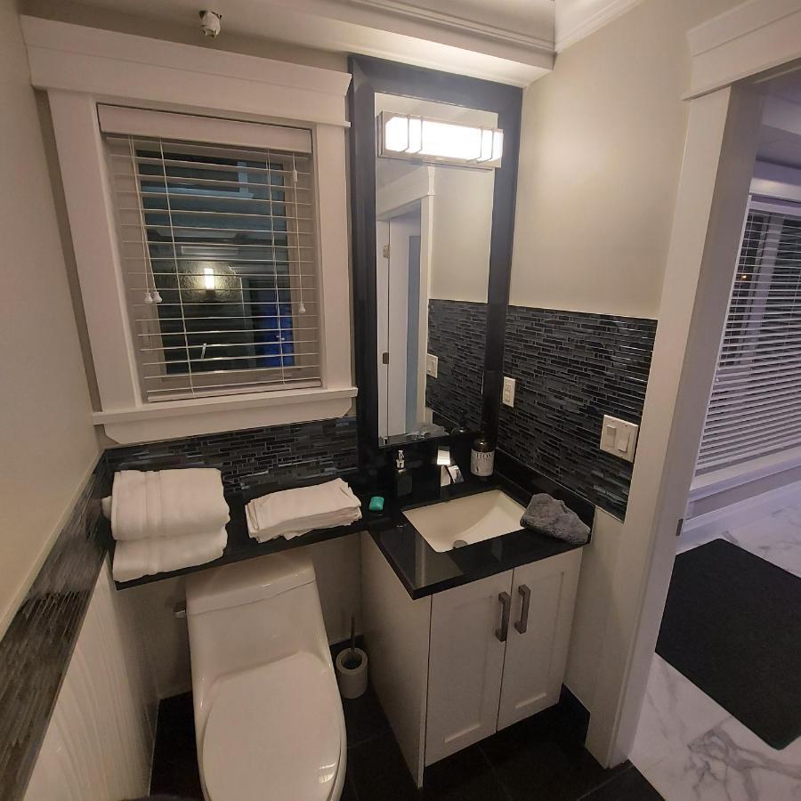 Appartamento Beautiful Bright 3 Bed Townhouse Vancouver Esterno foto