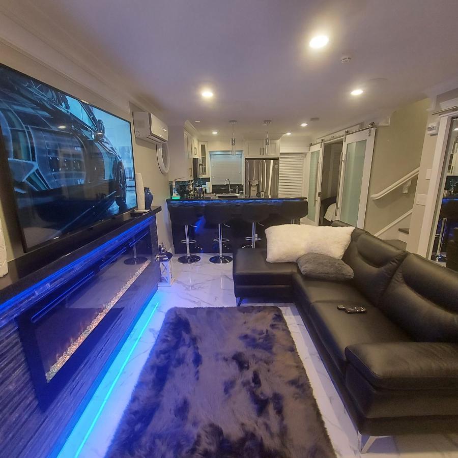 Appartamento Beautiful Bright 3 Bed Townhouse Vancouver Esterno foto