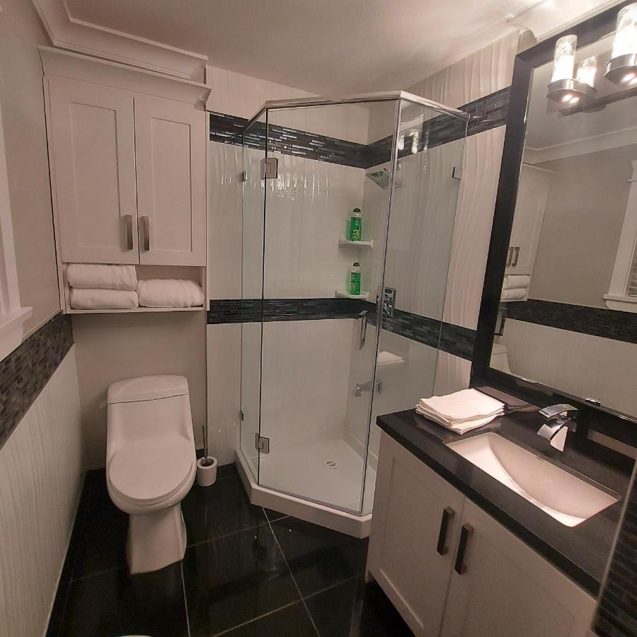 Appartamento Beautiful Bright 3 Bed Townhouse Vancouver Esterno foto