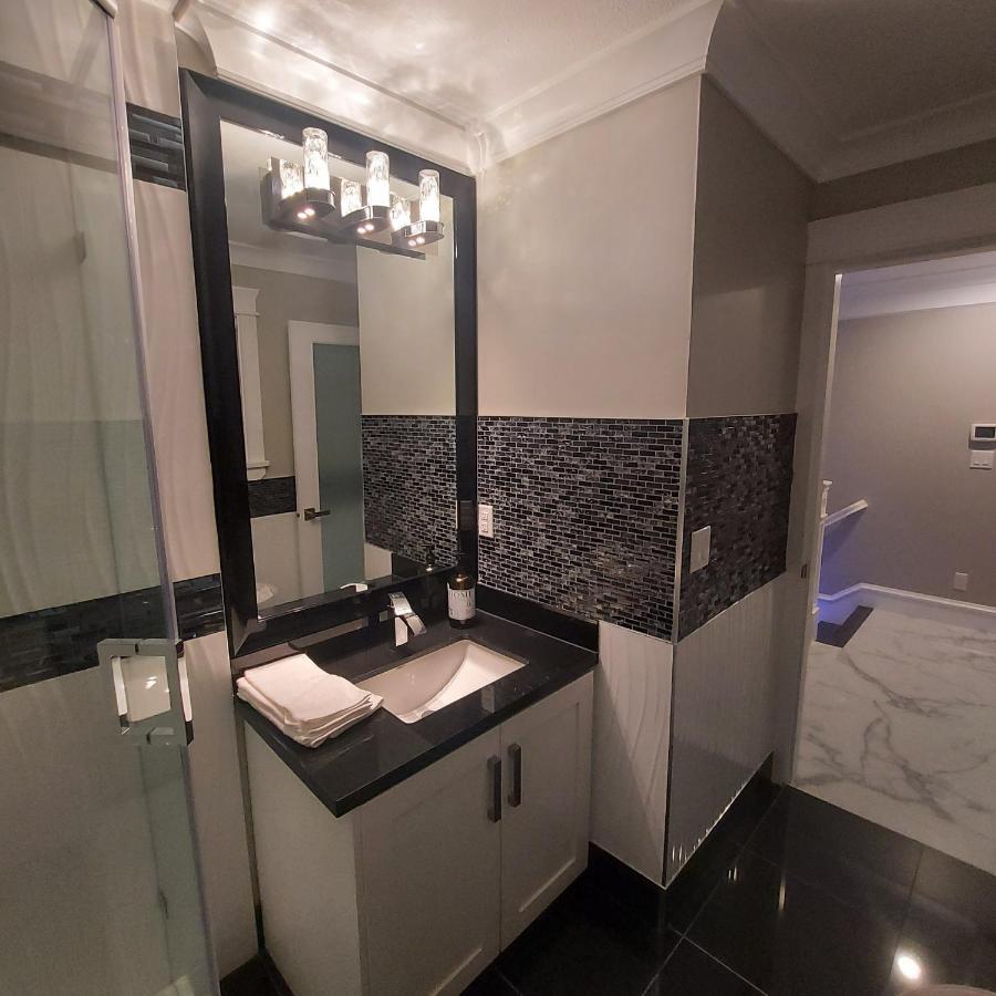 Appartamento Beautiful Bright 3 Bed Townhouse Vancouver Esterno foto
