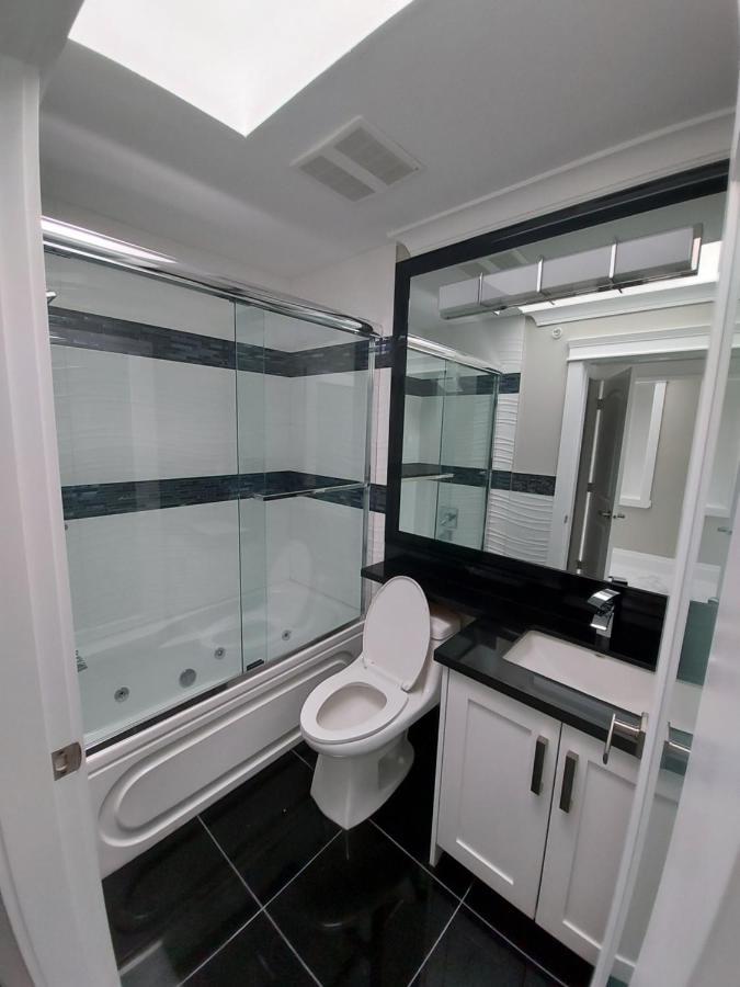 Appartamento Beautiful Bright 3 Bed Townhouse Vancouver Esterno foto