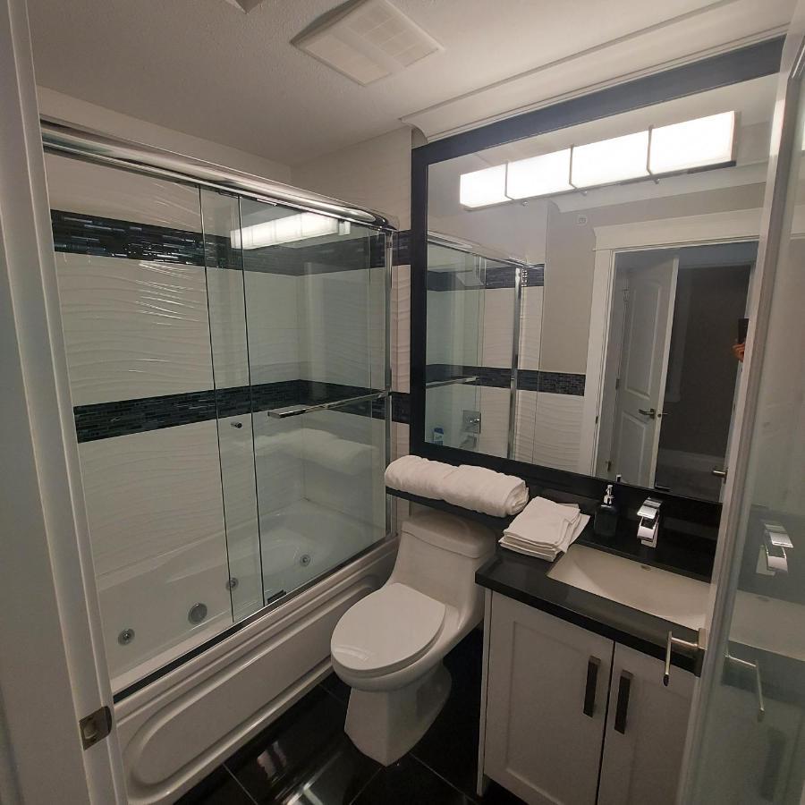 Appartamento Beautiful Bright 3 Bed Townhouse Vancouver Esterno foto