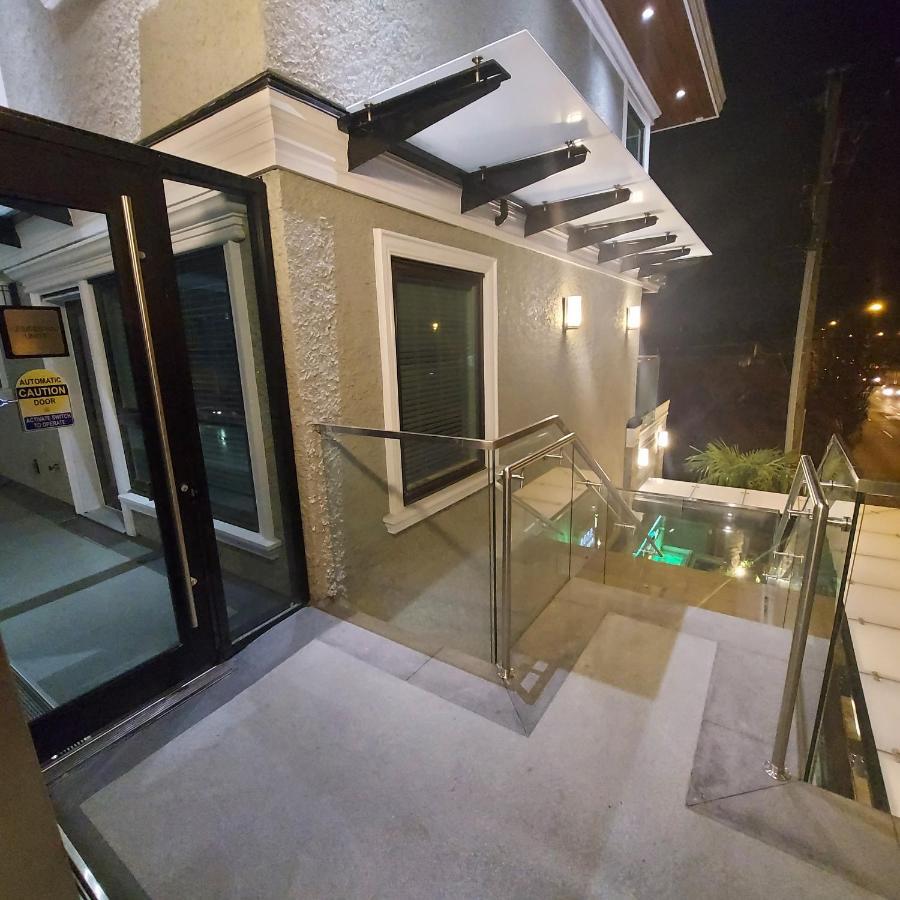 Appartamento Beautiful Bright 3 Bed Townhouse Vancouver Esterno foto