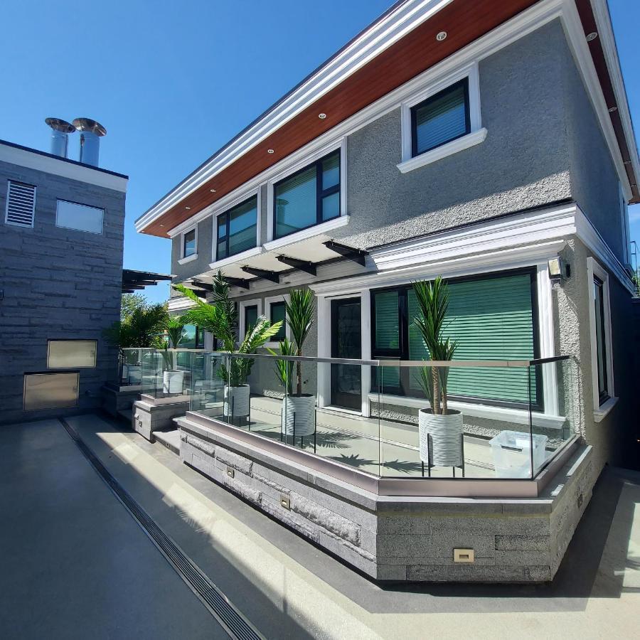Appartamento Beautiful Bright 3 Bed Townhouse Vancouver Esterno foto